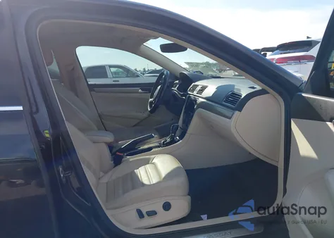 2017 Volkswagen Passat V6 Sel Premium z USA, uszkodzony, nr VIN 1VWCM7A39HC036361